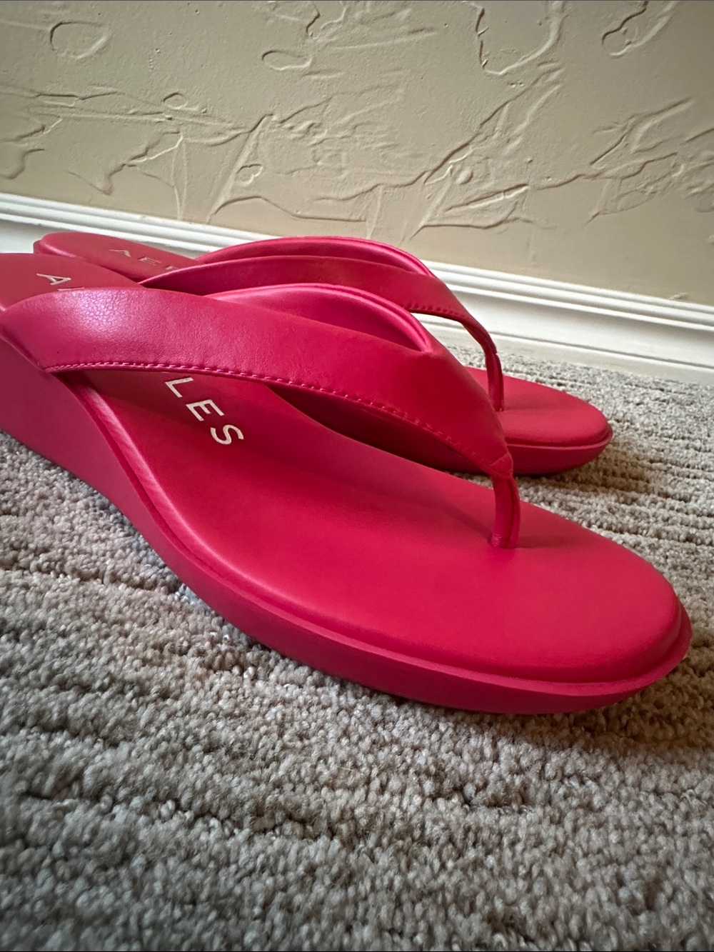 AEROSOLES Hot Pink Wedge Thong Sandals - Picture 7 of 7